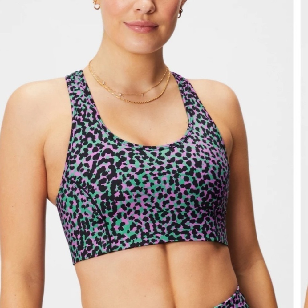 FABLETICS BRA ON THE GO MEDIUM IMPACT SPORTS BRA GRASS GREEN SAFARI SPOTS/BLACK